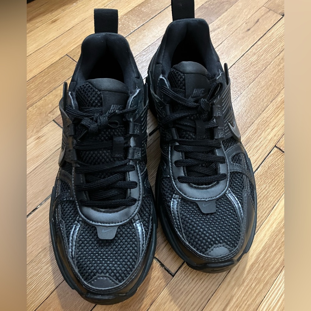 Nike V2K Run Shoe